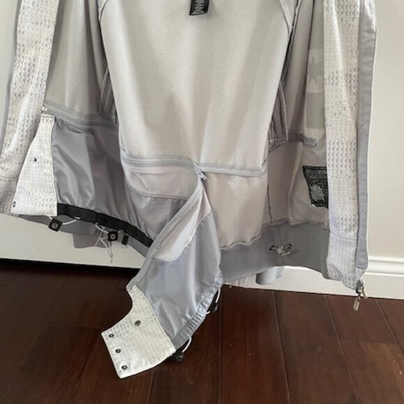 DC Exotex 10000 Hooded Snowboard/Ski Jacket with Thmbholes in Sleeves - Picture 5 of 5